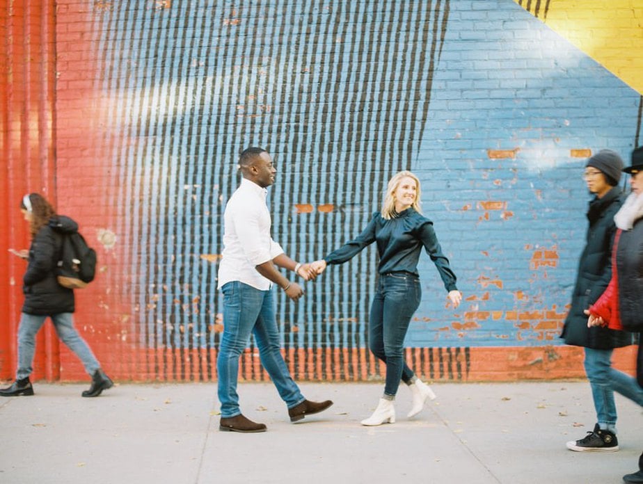 dumbo brooklyn engagement photos in nyc